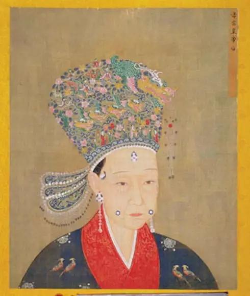 台北故宫博物院珍藏的宋代皇后坐像装扮有点特殊