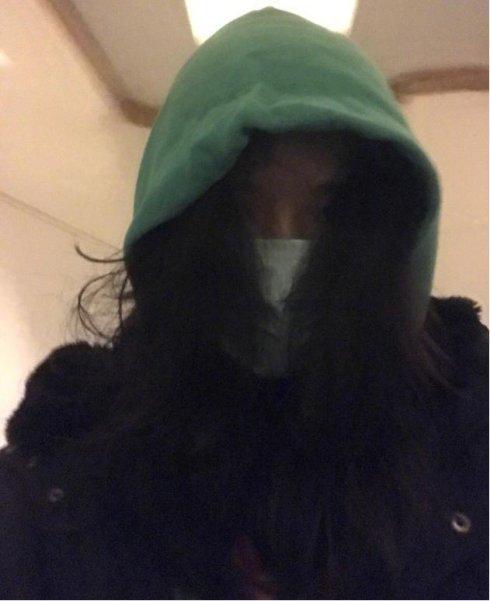 12大明星躲媒体各出奇招,有人纸袋套头,有人棉被包脸