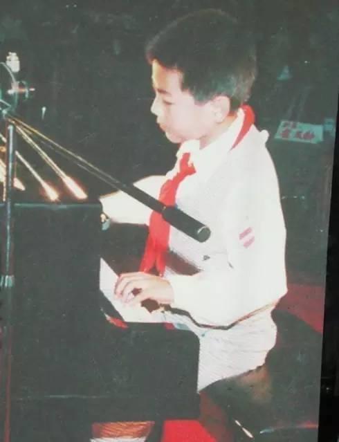 钢琴神童郎朗童年不幸福,爸爸怒骂:那你就跳楼