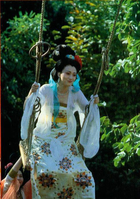 网友:林芳兵才是最经典的杨贵妃，张榕容不是我心目中的杨贵妃