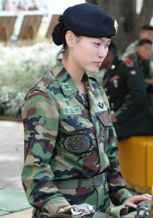 韩国最漂亮女兵集结完毕!请首长检阅,我觉得第5张最漂亮!