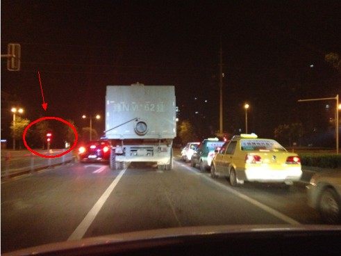 最新交规已实行:2018年起6种闯红灯行为将不