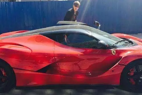 贾乃亮的拉法和过亿豪车，抵不过PG ONE的说唱？