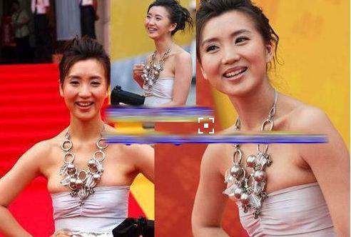 杨幂不哭！上次戛纳被拍到“竖中指”，这次晚宴礼服掉漆还正...