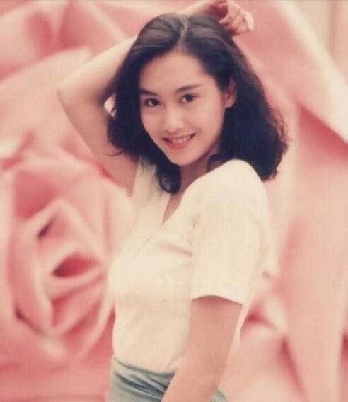 八九十年代的港台女星都很喜欢这种爆炸发型