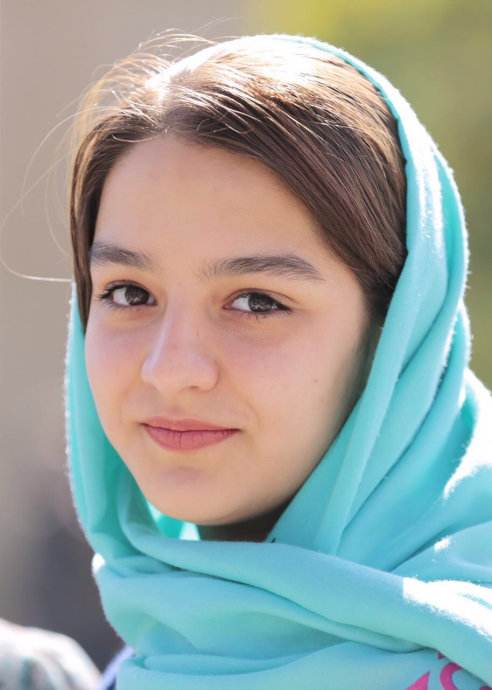 伊朗终于揭开"神秘面纱",女性不戴头巾不会再被警察逮捕拘留