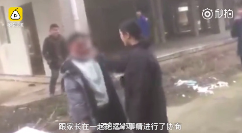 湖北女生被轮流扇耳光是开玩笑?教育局:工作人员已受到惩戒