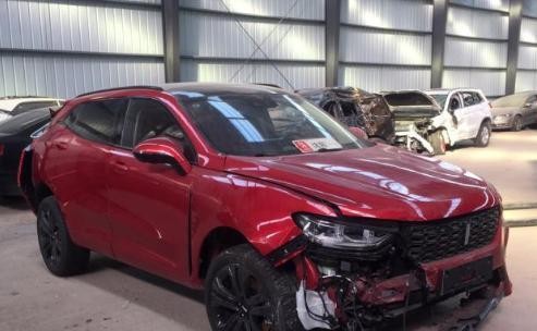 长城WEY VV5发生追尾，受损严重，全景天窗看了让人感动！