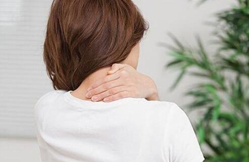 "吃鸡"吃成颈椎病?一个中医疗法,边"吃鸡"边治病!1周