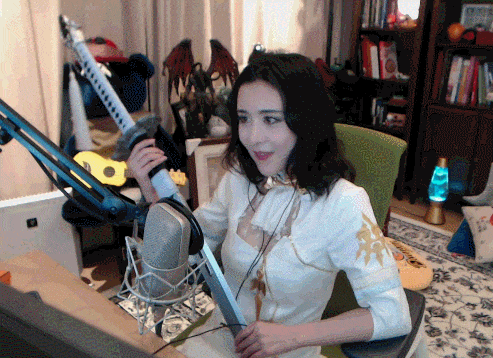 陈一发儿大胆cos开叉裤的游戏女人物送福利,网友表示动图看了5遍