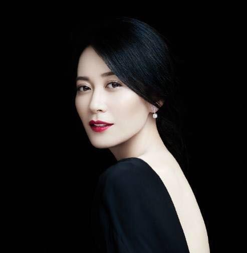 当主持人窦文涛采访俞飞鸿对性的看法时,俞飞