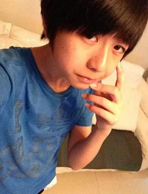 《偶像练习生》蔡徐坤小时候长相似王俊凯?网