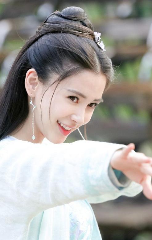 angelababy的古装简直是太美了!笑起来更明媚动人!这颜值必须服