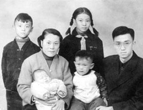 他是我国一级导演，一生却三个孩子患精神病，两个死在自己面前！