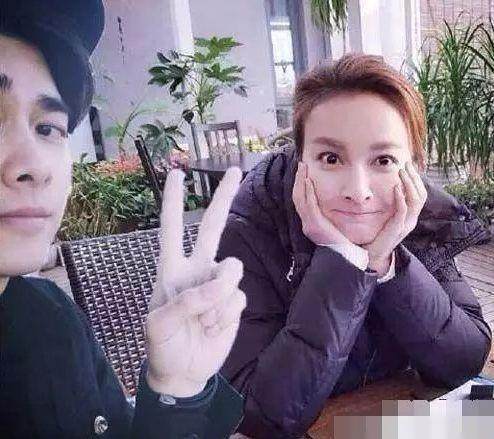 近日李易峰曝光大方承认和吴昕的恋情?what?