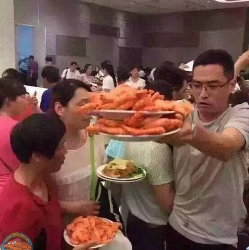 都说泰国海鲜便宜,游客到泰国猛吃海鲜,结账的