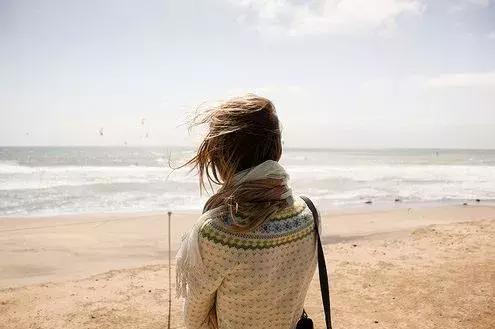 离婚后老公每个月都往我卡里打钱,看到账户余