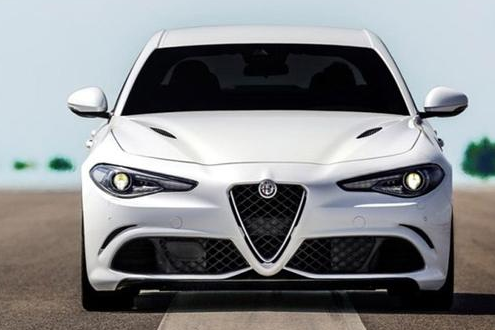 阿尔法·罗密欧Giulia性能不输宝马，外观帅到爆，简直堪称完美！