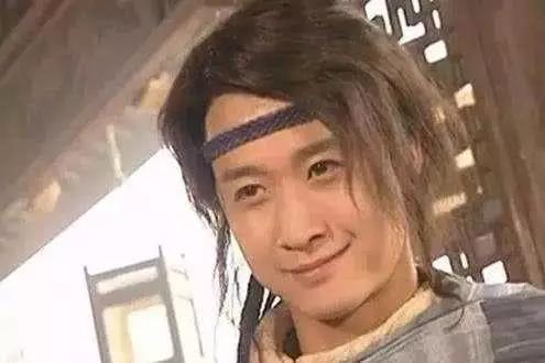 吴京在电视剧《小李飞刀》中可以说算是男2号主演,在该剧中饰演小李