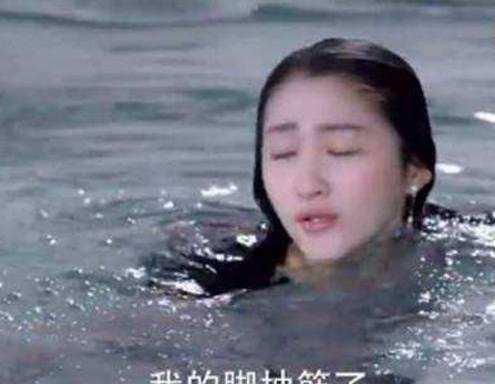 关晓彤被爆游泳池里拍海景, 影视剧假拍摄, 侮辱