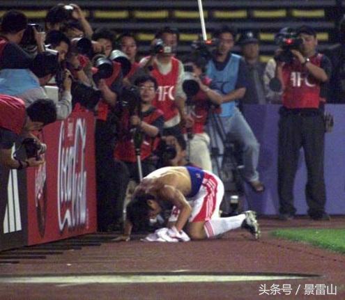 中国足坛6大感人瞬间，李玮峰2次上榜，总有一精神让你泪流满面