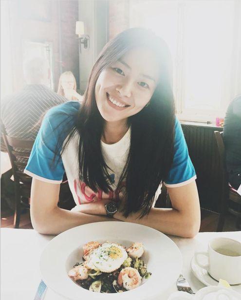 用自己的方式看待时间,刘雯活出了你们想要的