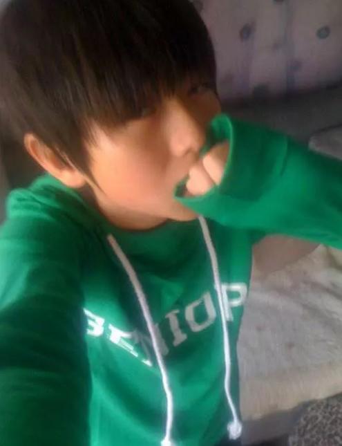 《偶像练习生》蔡徐坤小时候长相似王俊凯?网友:与现在差别太大