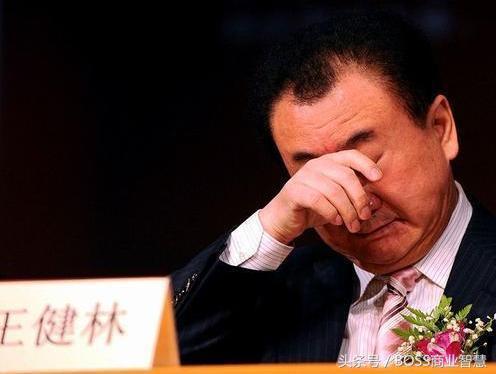 刚王健林又失去了两员大将，跌下神坛的首富要倒台了吗？
