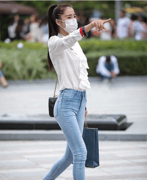 女神街拍: 行走的美女, 穿着让我不知所措