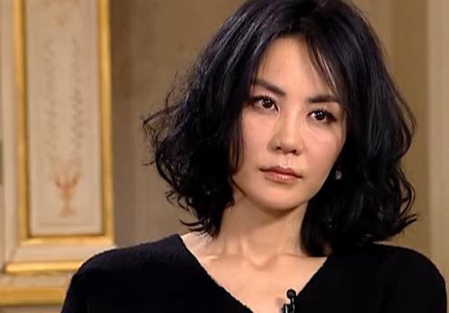 王菲怀孕近照曝光,挺大肚逛商场,网友:谢家这次是要双喜临门!