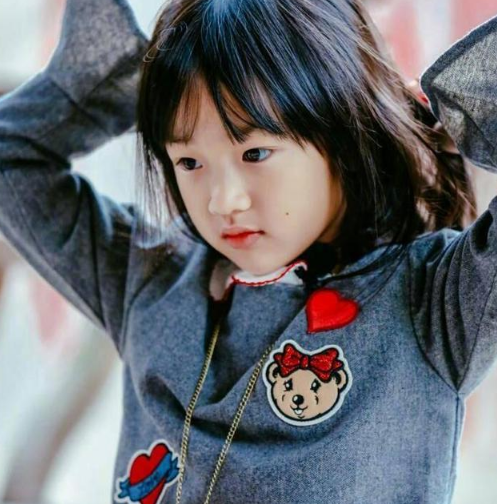 十大明星萌娃颜值排行，吴尊子女第二，李小璐女儿第七，第一是她