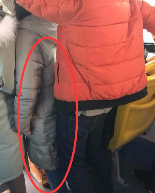 宁波"赵又廷"被多名女生曝光,公交车上干这事儿,长达5