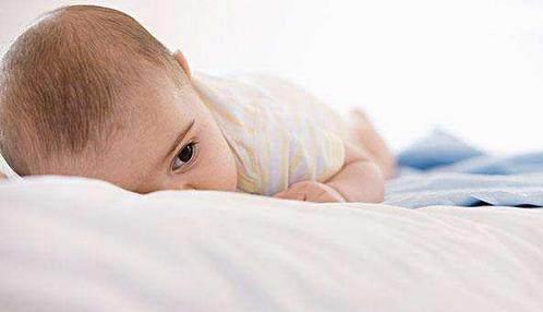 宝宝不喜动可能是颅内感染,粗心父母延误病情