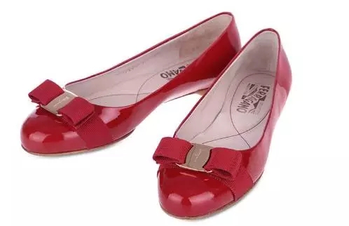 没有脚后跟,穿不住高跟鞋?这些方法让高跟鞋狂