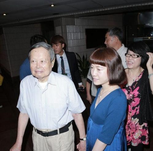 翁帆终于说出13年前为何会与杨振宁结婚，一开口全都不敢相信！