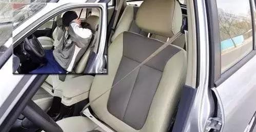 舒服一时，后悔一世！这种开车行为就是自杀！