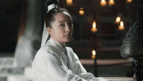 谈判官里黄子韬调皮掀起杨幂头发,露出超高发