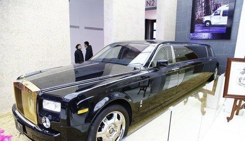 温州土豪1000万买劳斯莱斯加长版，为什么三年后想把车扔河里？