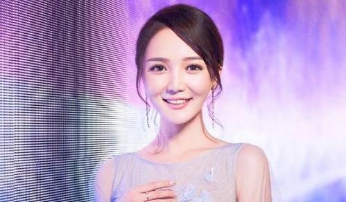 谢娜即将回归快本,带班主持沉默了,何炅的话却