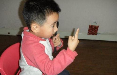 宝宝半夜喊肚子疼、腿疼吓坏妈妈,去医院检查