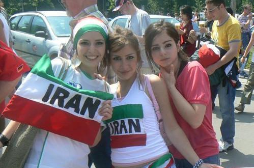 国足输球,魔鬼主场的伊朗女球迷却在找丈夫!