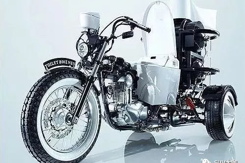 边拉屎边开车，日本发明粪便摩托车，翻车画面不敢想象...