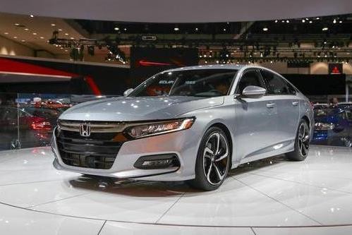 十代雅阁正式发布，10AT就叫板全新凯美瑞吗？迈腾都哭了