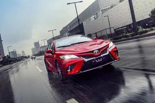 最全面的中高级车——老少通吃的第八代凯美瑞！