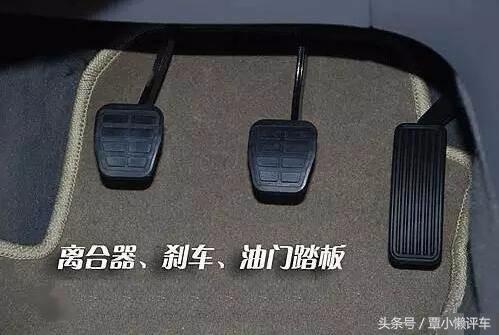 速度比较快的时候,一开始驾驶员可以直接松油门踩刹车,不用踩离合器