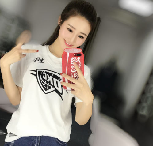 她是腾讯nba最清纯的女主播名叫果果