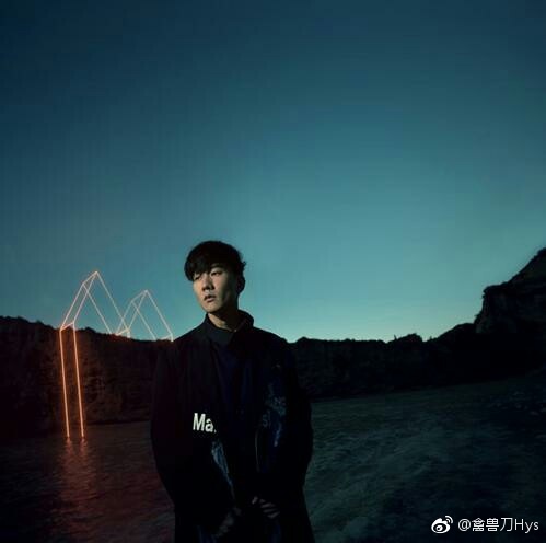 如何评价林俊杰的新歌《黑夜问白天》?