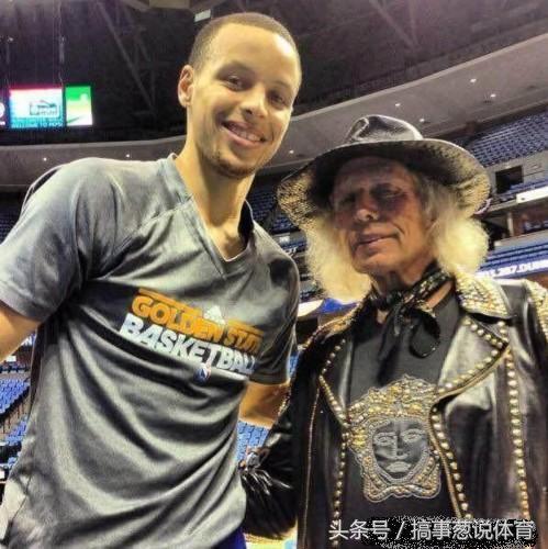 2亿看NBA比赛!每次美女相伴!库里、詹姆斯见