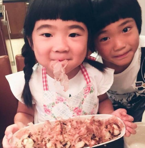 十大明星萌娃颜值排行，吴尊子女第二，李小璐女儿第七，第一是她