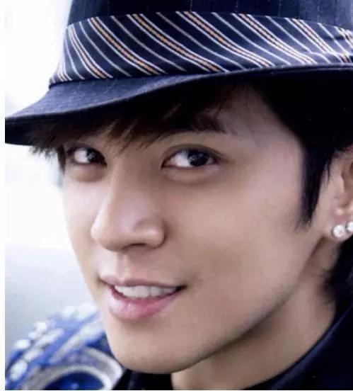 娱乐圈洁癖最严重的4位明星,一天刷7次牙,不换